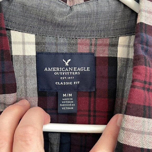AMERICAN EAGLE Mens Classic Fit Burgundy Red Navy Plaid Long Sleeve Button Down - Picture 4 of 13